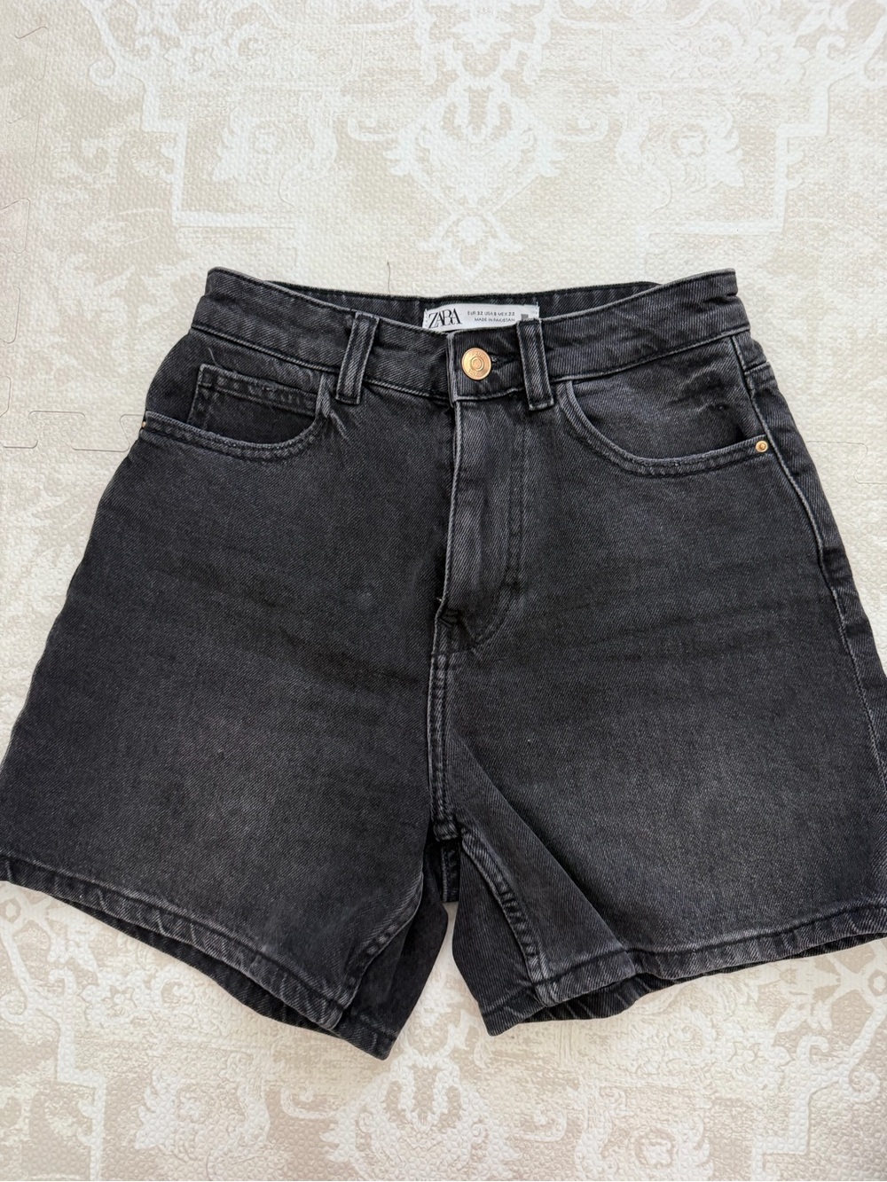 Zara Black Denim High-Waisted Shorts Size 0 – Mom Fit Jean Shorts